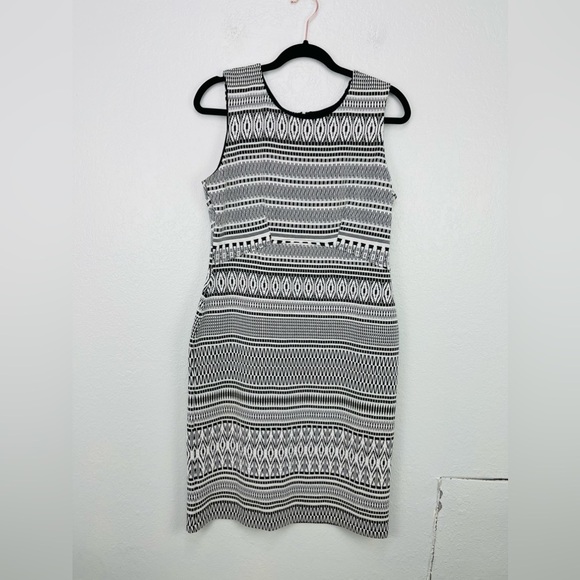 Philosophy Black & White Geometric Pattern Midi Dress - Picture 2 of 5
